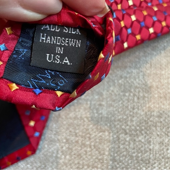 Jos A Bank Silk Made in the USA Diamonds Circles Gold Blue Red Professional Tie - Picture 4 of 10